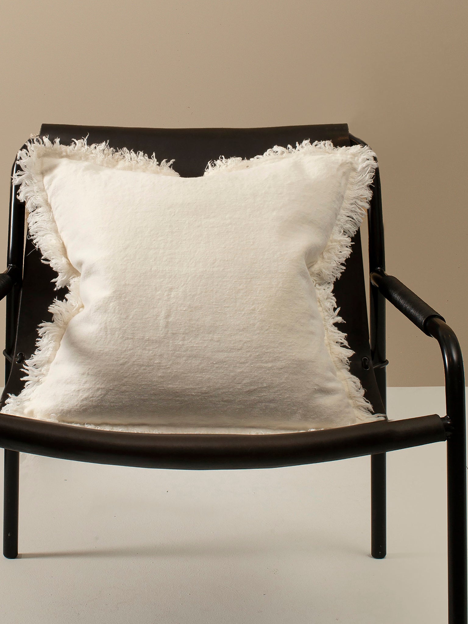 Merlin Kuddfodral Off-white 50x50 cm | HIMLA