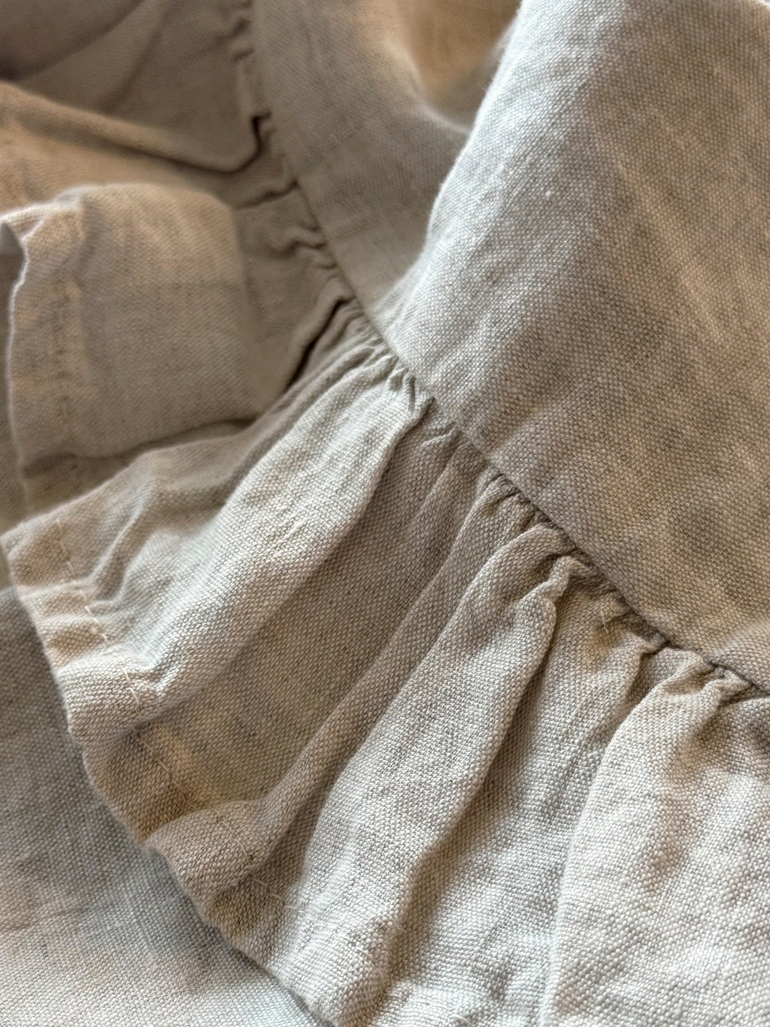Sunrise Frill Örngott Oatmeal | HIMLA