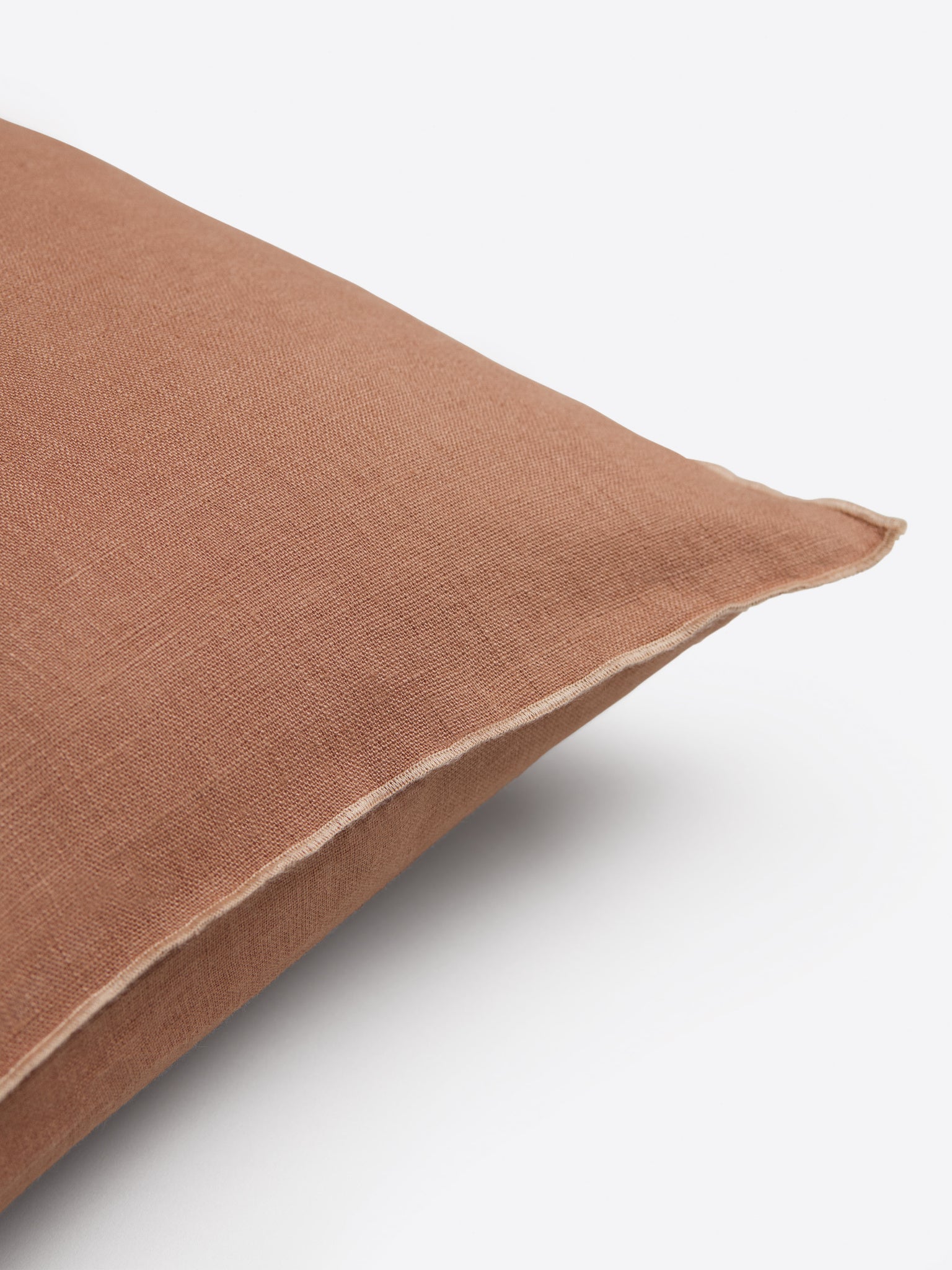 Sunshine Stitch Kuddfodral Grounded 40x60 cm | HIMLA