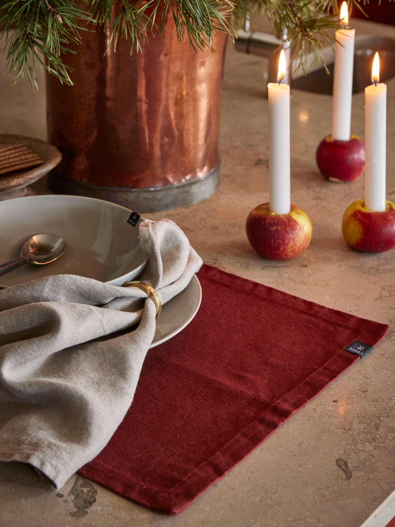 Weekday Bordstablett Lingonberry | HIMLA